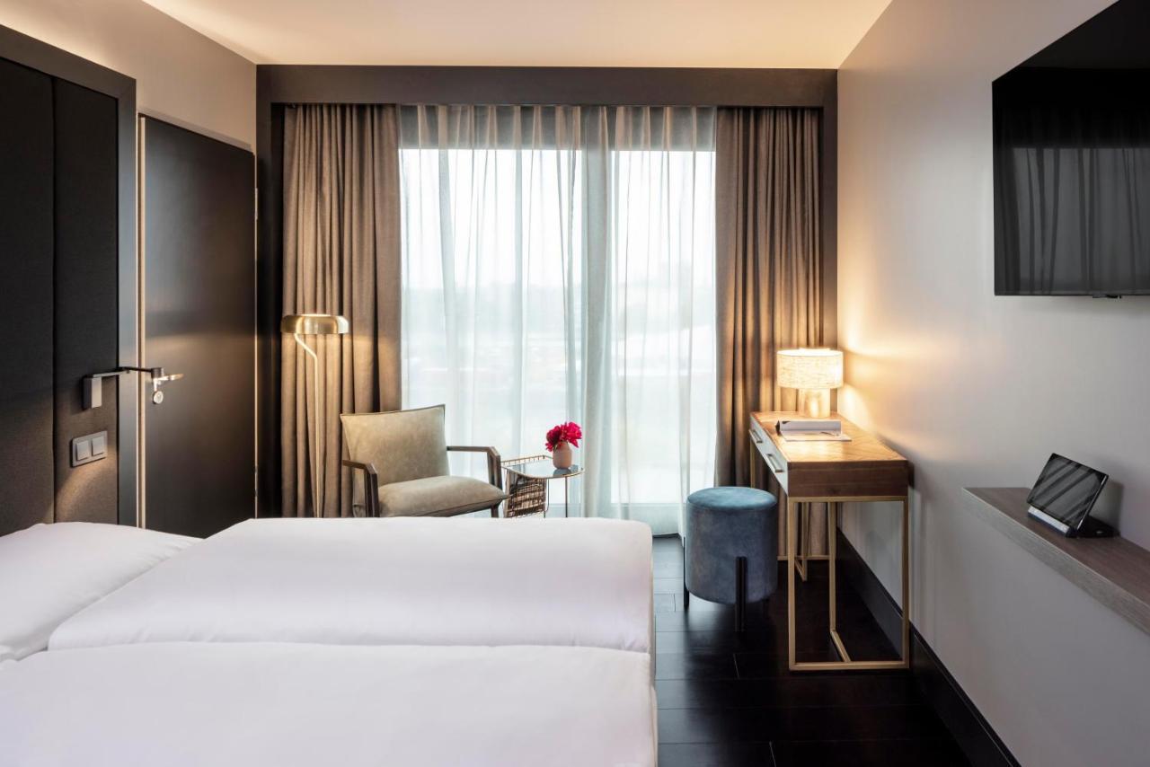 Amano East Side Отель 3*